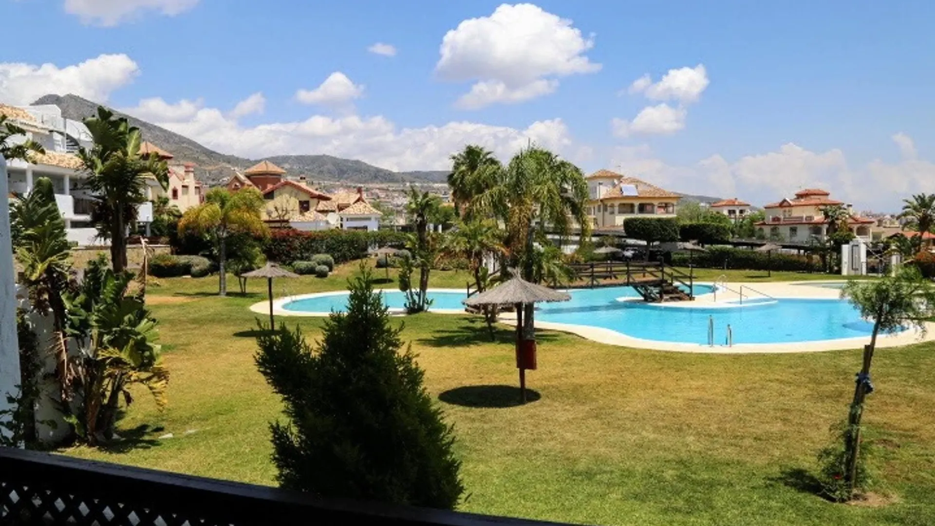 Apartment With 2 Bedrooms In Benalmadena, With Pool Access And Terrace  贝纳尔马德纳